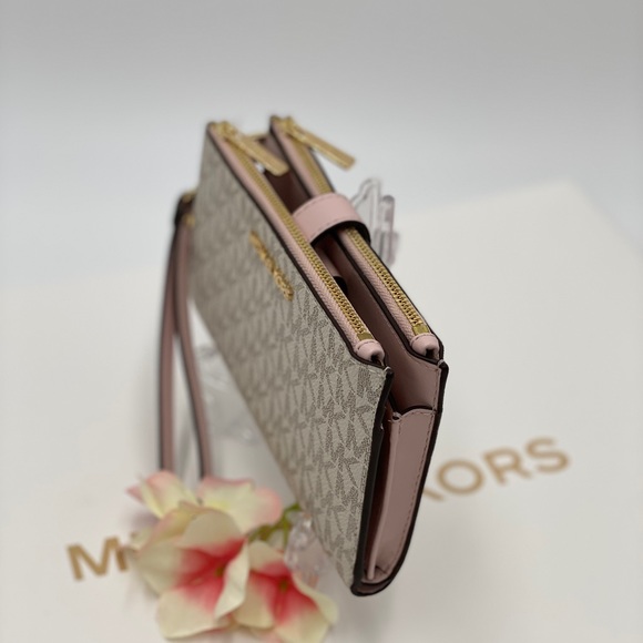 MICHAEL KORS DOUBLE ZIP WRISTLET POWDER BLUSH - Picture 7 of 16